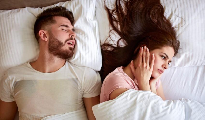 Was hilft bei Schnarchproblemen?