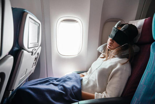 Im Flugzeug schlafen – mit dem richtigen Kissen wirklich erholsam