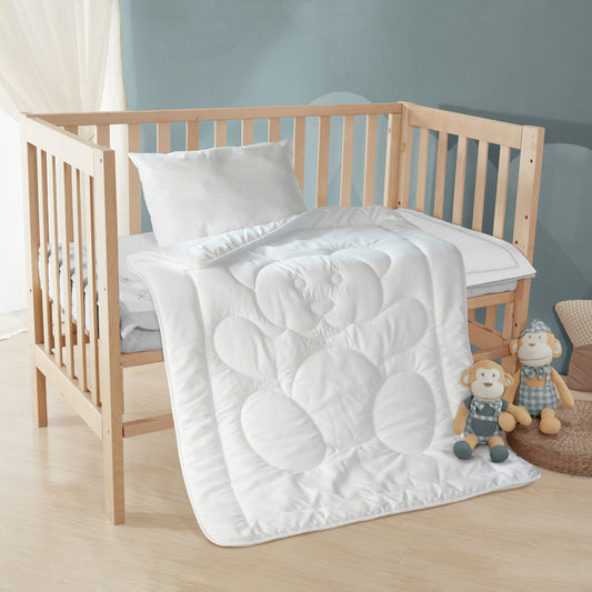 Traumhaft gut schlafen – Bettenset für Babys- und Kinder mit Bärchensteppung, 100x135 cm + 40x60 cm