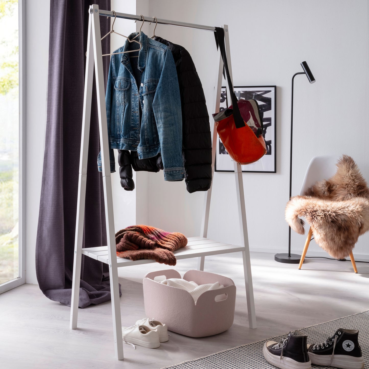 Bubema Skadi - Standgarderobe aus massivem Fichtenholz, weiß lackiert