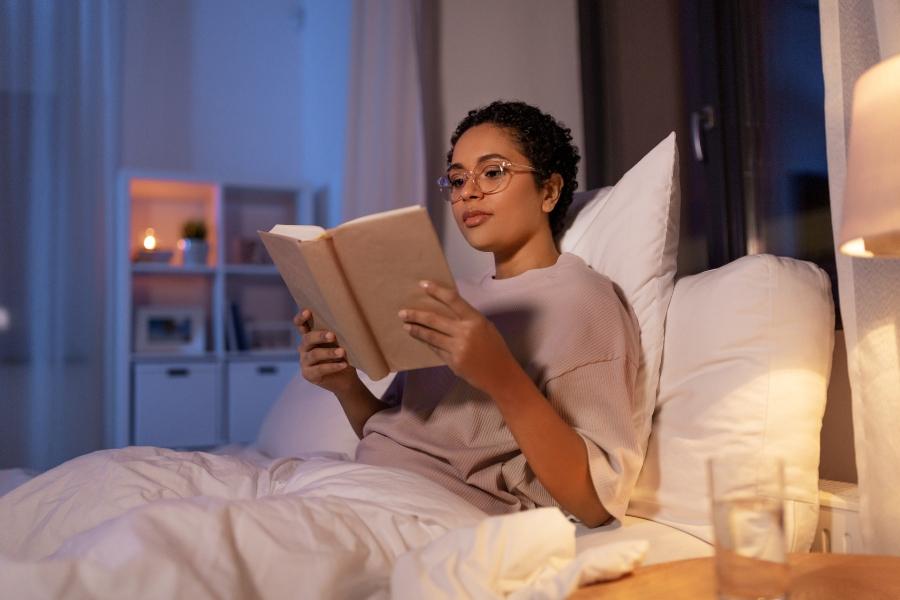 Lesen im Bett Die richtige Bettbeleuchtung