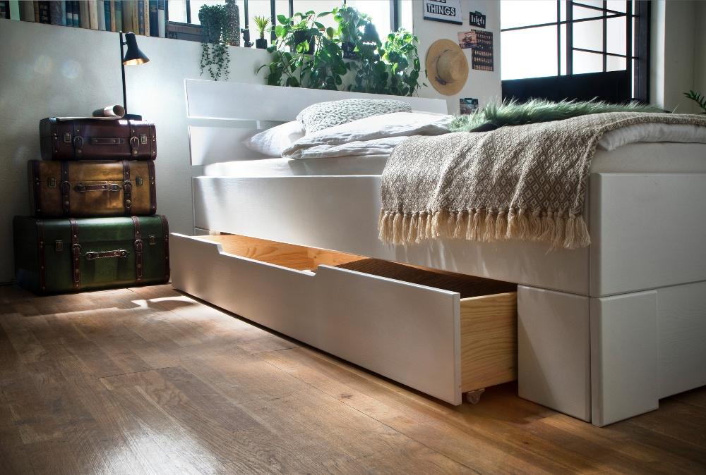 Bettkastenset Skadi aus Fichte mit passender Fußblende, Weiß lackiert - Bett mit Bettschublade