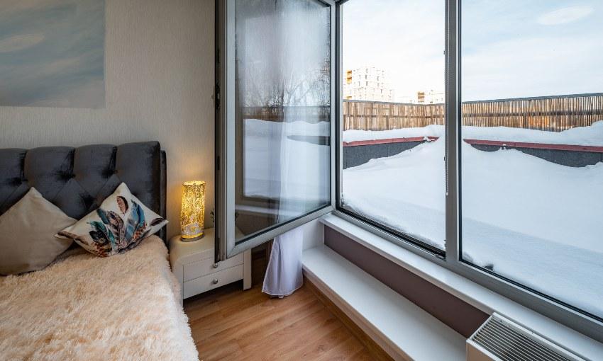 Schlafzimmer bei geöffnetem Fenster - Matratze wenden sinnvoll bei Winter- und Sommerseite 
