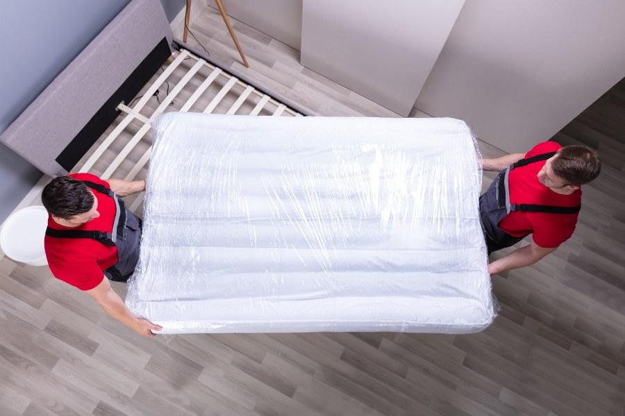 Neue, eingeschweißte Matratze wird ausgeliefert - Matratzen vakuumieren