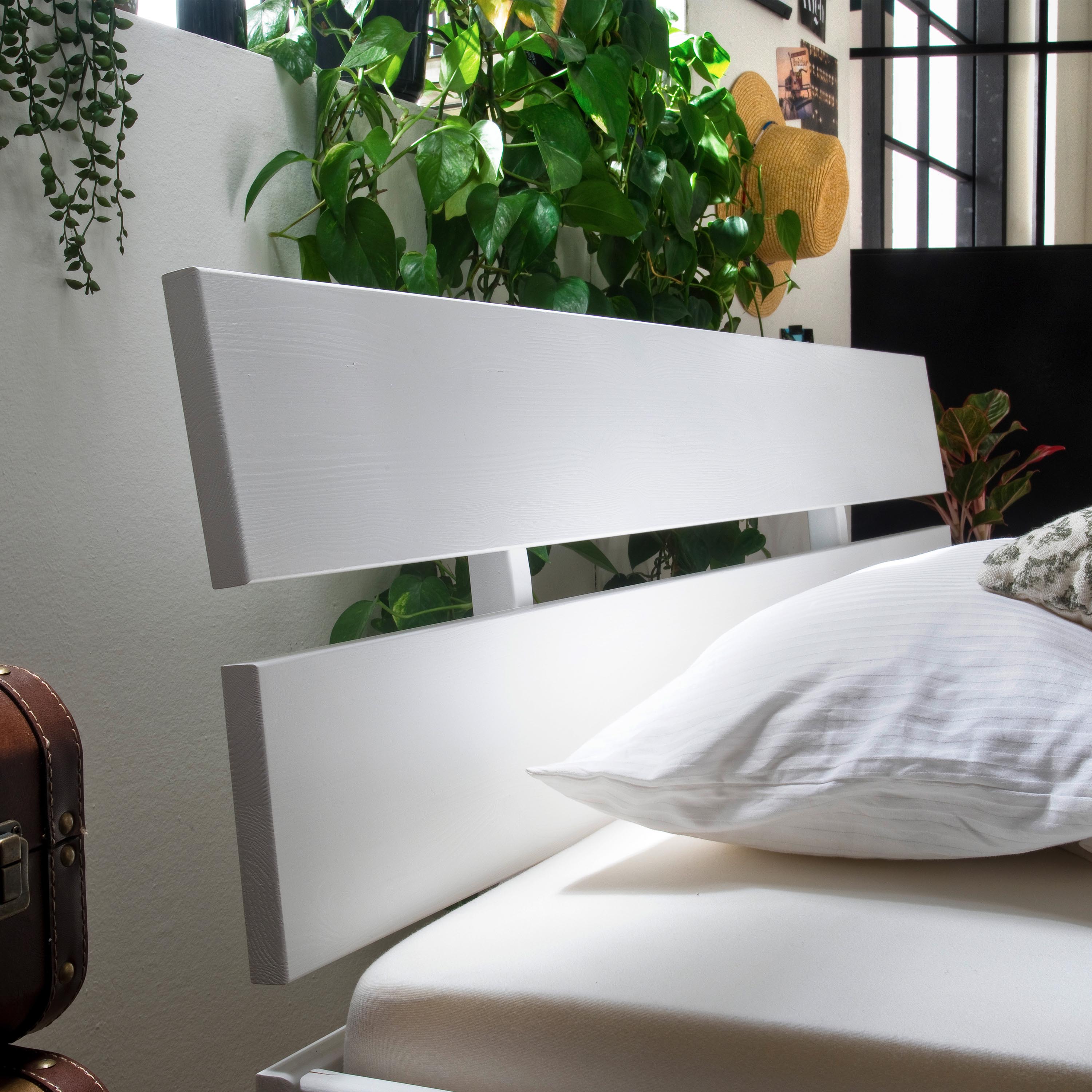 Betten-ABC Skadi - Massivholzbett aus Fichte mit Kopfteil, Farbton weiß lackiert